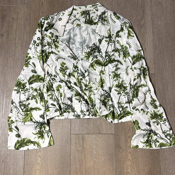 NWT! Green Floral By Anthropologie Bell-Sleeve Silky Blouse - Size Medium🥨 - Picture 6 of 8